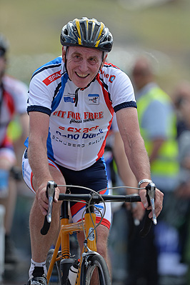 Joop Zoetemelk finish Alpe d'HuZes 2013 - foto Frank van Engelen